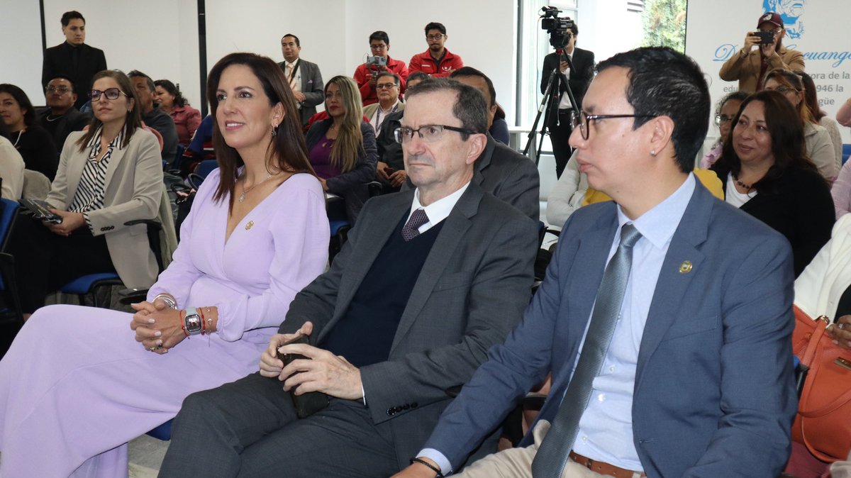 La #UTPL, en coordinación con <a href="/Educacion_Ec/">Ministerio de Educación del Ecuador</a>, entregó 2️⃣ mil  becas para  diplomados dirigidos a docentes de Educación Básica y Bachillerato de todo el Ecuador, en las áreas de:

☑️ Inclusión y sostenibilidad en entornos laborales 
☑️ Empowering EFL Teaching through Innovation and