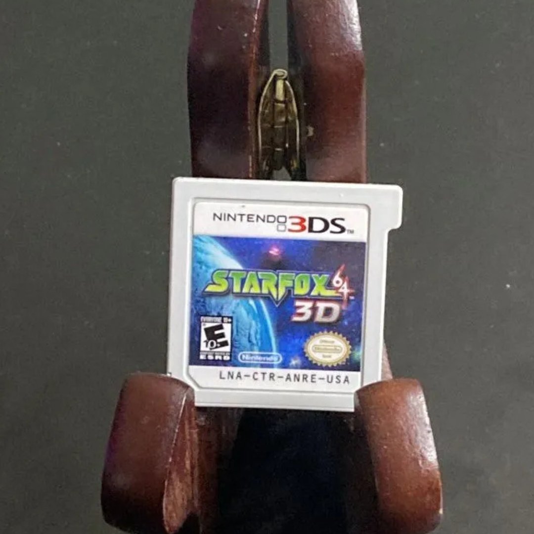 Green__Bay's tweet photo. 🎮 Star Fox 64 3D - Nintendo 3DS
🔥 Classic action, remastered for 3DS!

🛒 Buy Now: https://t.co/3Nm4XHClfR

📬 Contact Us:
✉️ greenbayentertainment1@gmail.com
📍 Green Bay Entertainment

#GoPackGo #RetroGaming #Nintendo3DS #StarFox64 https://t.co/LBvClfepS9