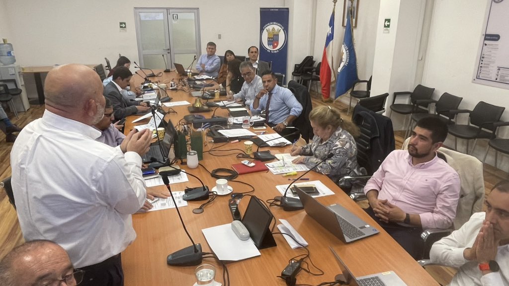 Inicia la comisión mixta de Salud y Medio Ambiente - Gobierno y Relaciones Institucionales presidida por el consejero regional, Carlos Garrido.
Ahora expone el Sec. Ejecutivo de la Red Iberoamericana de Envejecimiento Saludable con la finalidad de conocer su trabajo en la región.