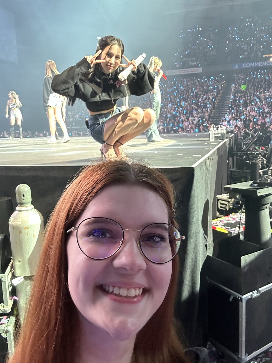 twice doesn’t engage with the crowd? 🤨