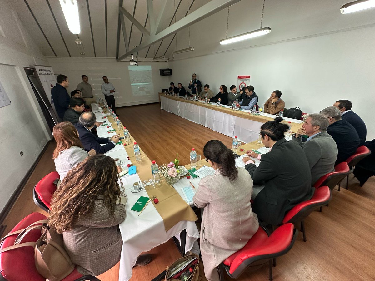 Corfo's tweet photo. Junto a @CorfoMaule, @CorfoOHiggins y el Subsecretario del @min_ciencia Cristian Cuevas visitamos la empresa Sugal 🍅 A través del Programa de Absorción Tecnológica y la Ley I+D buscan innovar para mejorar la productividad y sostenibilidad de sus procesos https://t.co/FEOiGvqIXq