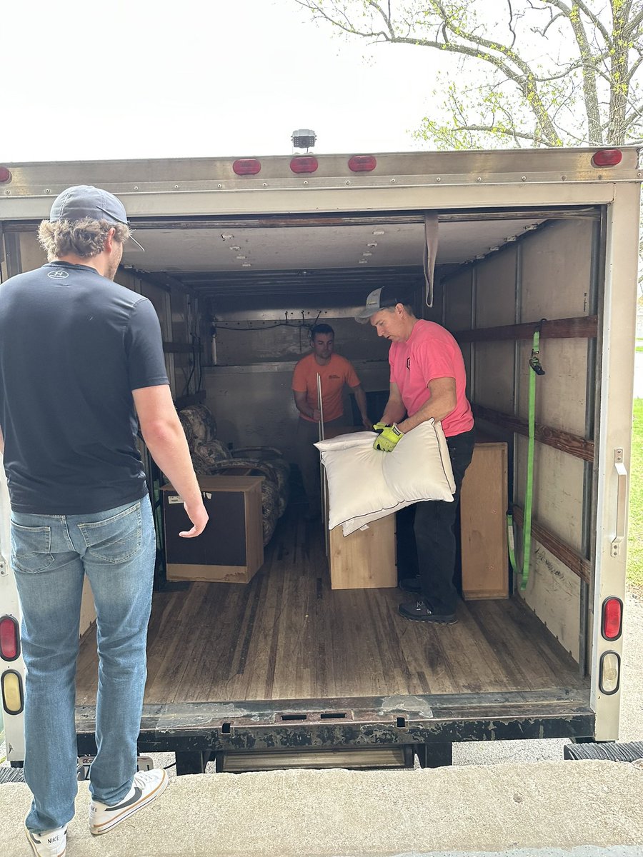 OmniEP1's tweet photo. Giving back is one of our core values at Omni Energy Partners! Our team had the privilege of volunteering at The Sharing Shed in O’Fallon, MO—a nonprofit that helps families in need with furniture and essentials. Proud to support such a great cause! #giveback #partners4life https://t.co/B7iwB3YI7E
