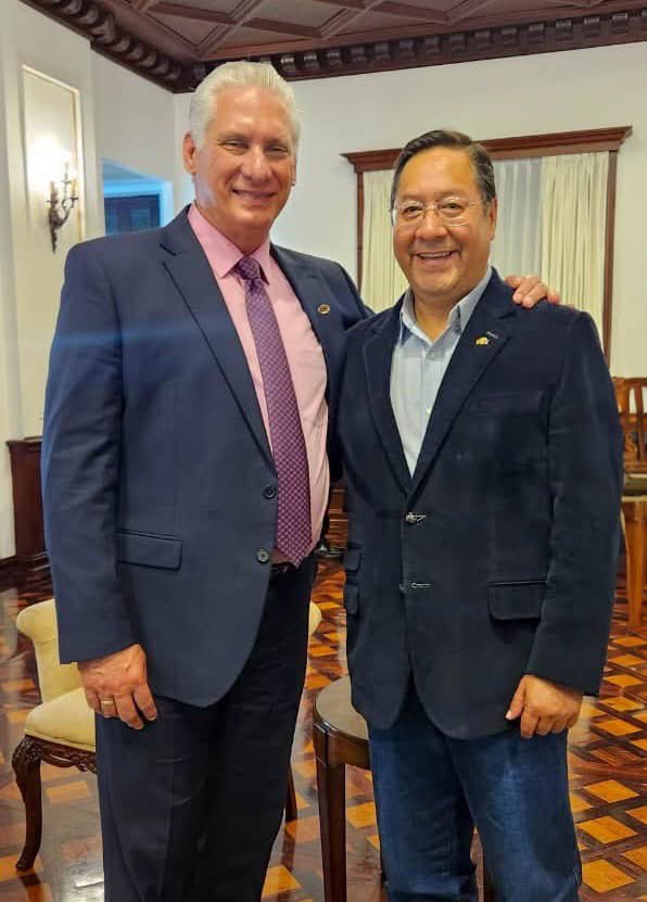 Sincero y agradable encuentro con el hermano presidente de Cuba, <a href="/DiazCanelB/">Miguel Díaz-Canel Bermúdez</a>, en el marco de la IX Cumbre de la #CELAC, en Tegucigalpa, Honduras. Compartimos algo más que la historia y la lucha de nuestros pueblos; compartimos una misma visión de mundo con más inclusión,