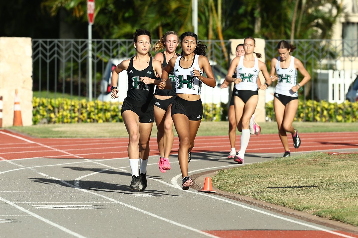 HawaiiXCTF's tweet photo. Rainbow Wahine track and field has made significant strides these last few years, and Giving Day has made a big difference for us! Mahalo if you’re able to give today! #GoBows

➡️ https://t.co/LZUFGESsgf https://t.co/aF3s6oMKeR