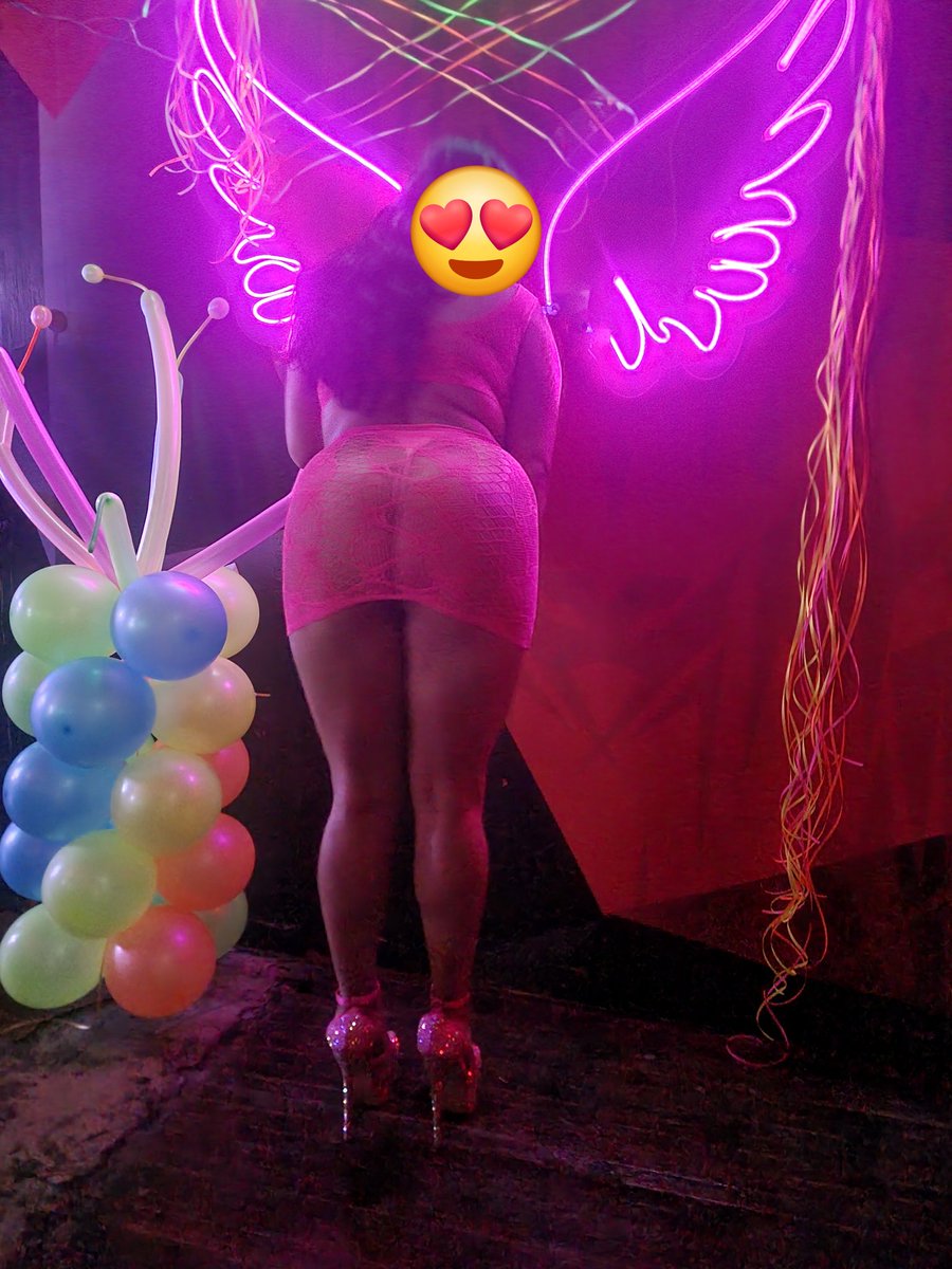 MayitayDaniel's tweet photo. Hola chic@s 😈🤤🍒
Como les gusta verme con zapatillas o botas ??? 
Veo sus mensajes...
Y no olviden sus rt 😈
#MiercolesDeMorboYProvocación https://t.co/ucjJY5FLBt