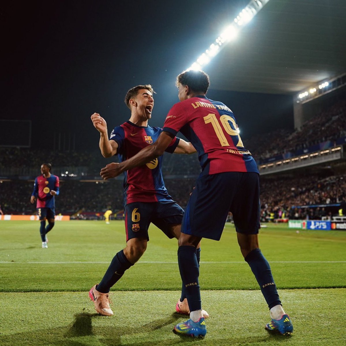 INIE8TAZO's tweet photo. Qué celebración. Puro barcelonismo 💙❤️ https://t.co/7FqcBr5d1E