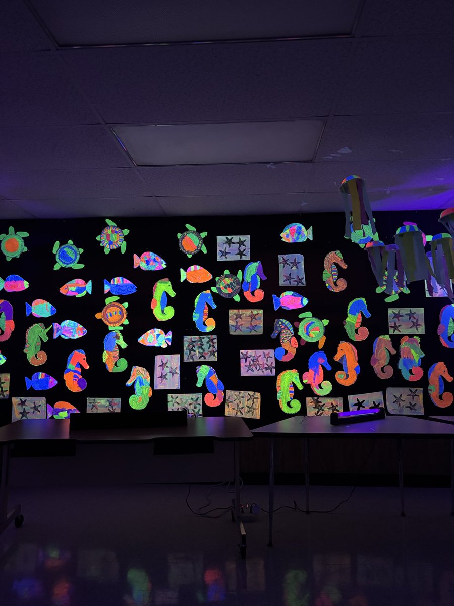 Mrs_Tonello's tweet photo. Fabulous Art Show at Gulfside Elementary. https://t.co/lt6ulwbzGi