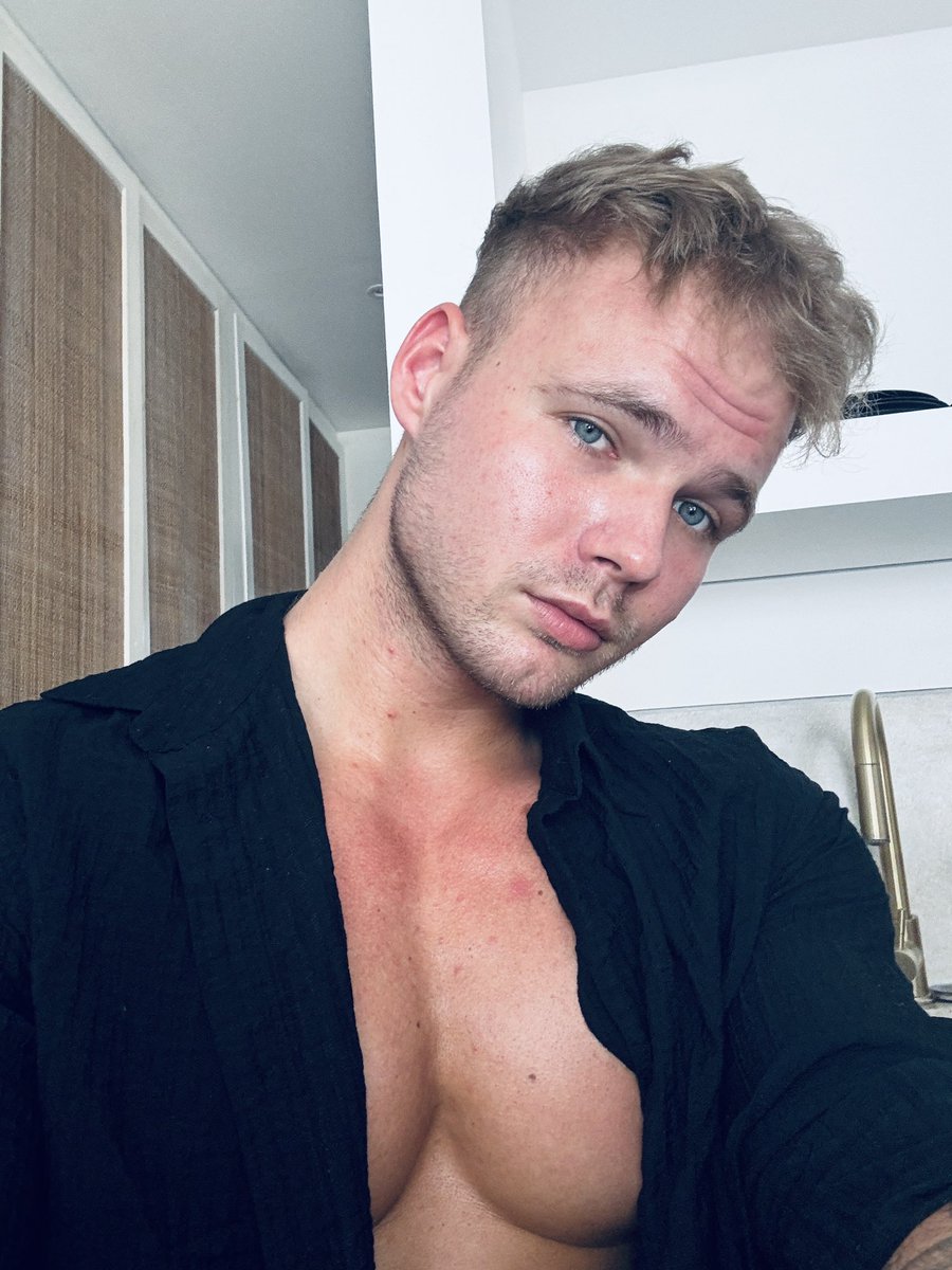 Online on <a href="/Flirt4Free/">Flirt4Free</a>  from Bali, let  me feel special during my "B-day" month⭐️