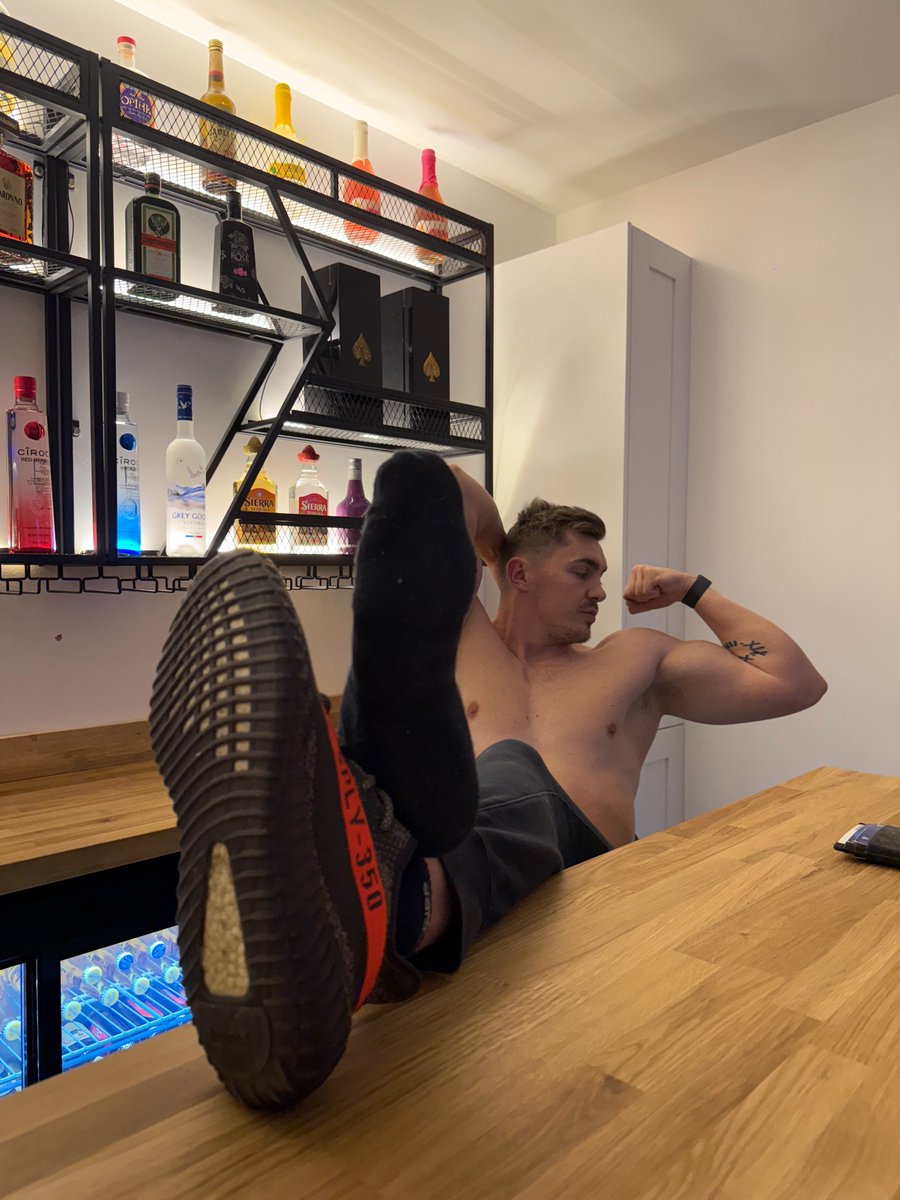AlphaGodAlex's tweet photo. Just sitting back and admiring my sub funded bar 😏 https://t.co/my9pG1i5KR
