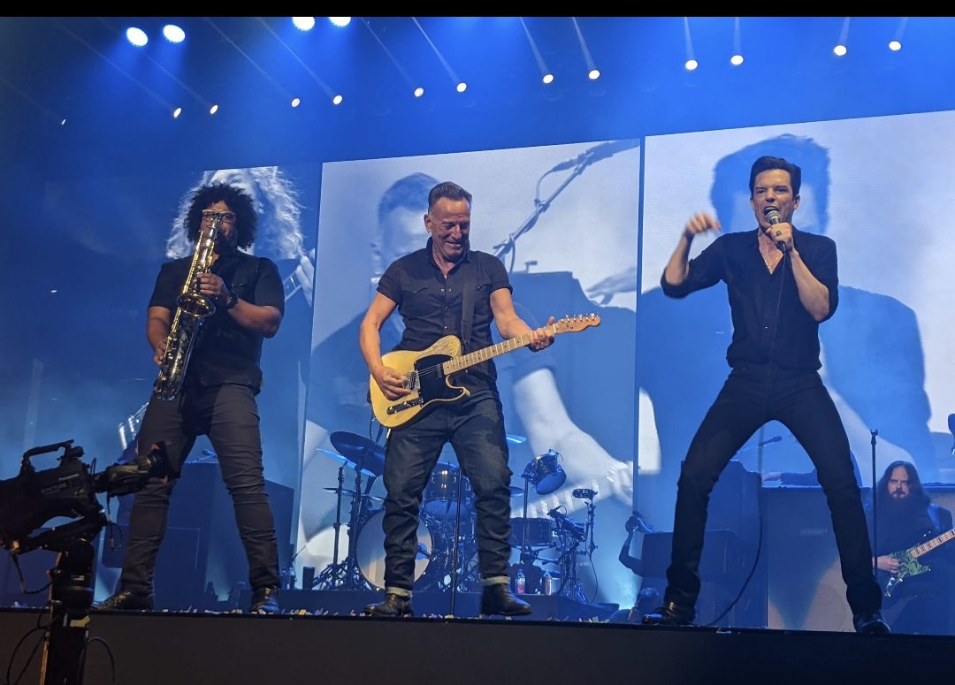 blacey73's tweet photo. @thekillers I was there! What an amazing night! https://t.co/7HsWGjipwo