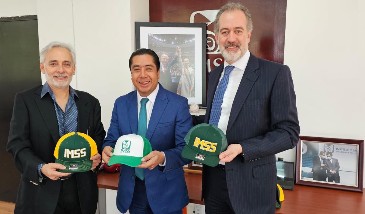 HectorAntonioMX's tweet photo. ¡Gran visita en la Coord. Téc. #CulturaFísicayDeporte! de mi amigo #JesúsMartínez, referente del #FutbolMexicano,@Tuzos🤍💙 @clubleonfc💚@famasalon. Juntos, estructuramos estrategias para llevar el fútbol de @Tu_IMSS⚽️a todos los rincones de🇲🇽. ¡#DeporteIMSS es #FútbolParaTodos!👊
