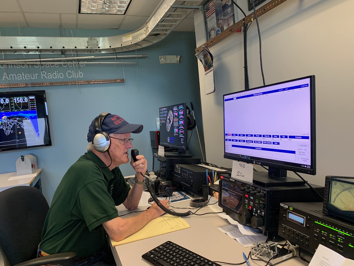 arrl's tweet image. “NASA On the Air” unites the famed agency’s amateur radio clubs every year to honor historic NASA milestones 🚀

Read the May #QST article about it by David D. Lee, W5OC, for FREE:
🔗- arrl.org/this-month-in-…

#hamradio #amateurradio