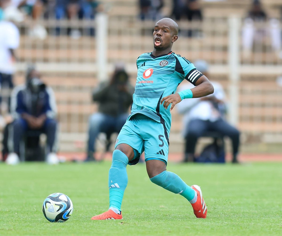 thipu_'s tweet photo. Jwale nja ke this one. The unsung hero.. #Sibidi #orlandostadium 🔥🔥🔥🔥 https://t.co/DHfpmuRIjn