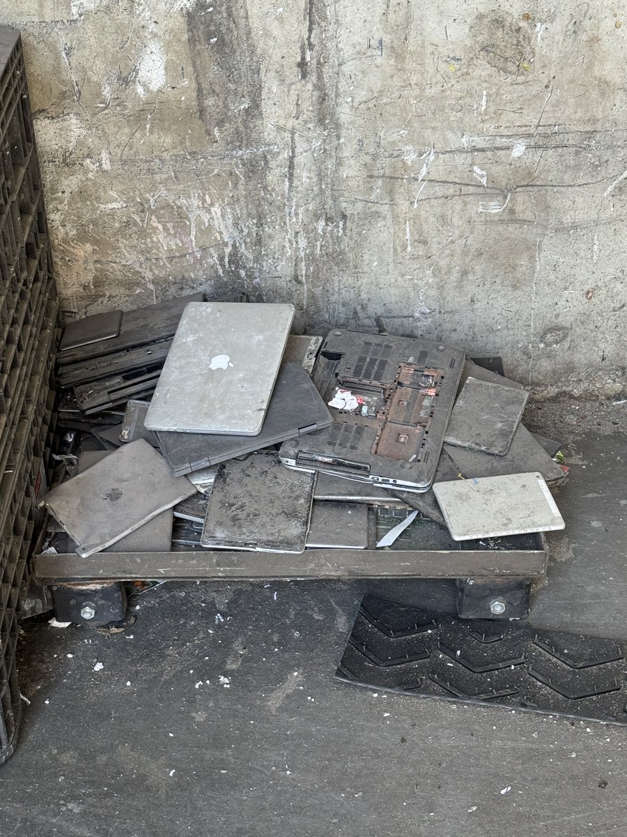 🚨HAZARDOUS WASTE🚨
Here are just some of the electronics that came through our North Gateway Transfer Station recently. These can start fires!

Instead, please donate these items or book a doorstep pickup through the household hazardous waste program: phoenix.gov/hhw.