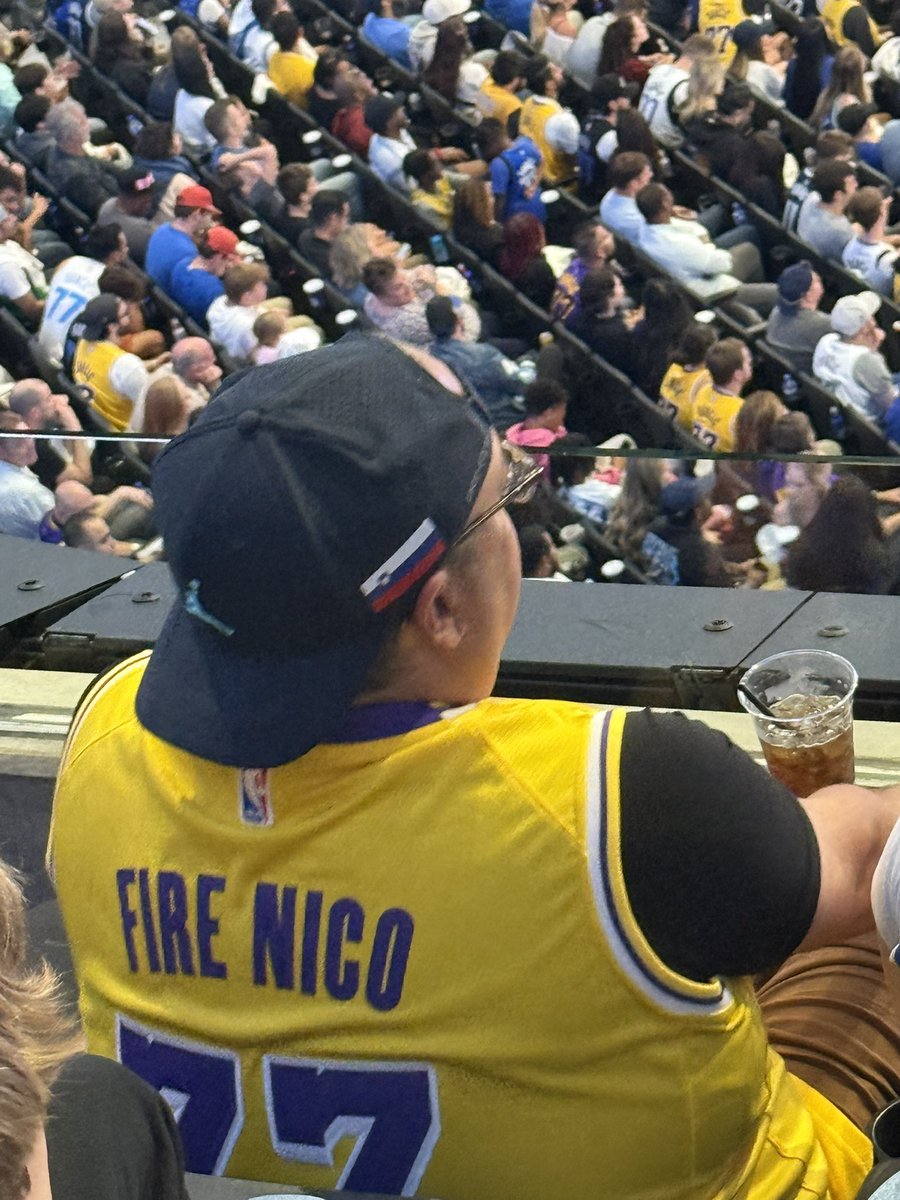 redditmavericks's tweet photo. I love this guy https://t.co/Tt6fY6PGAU
