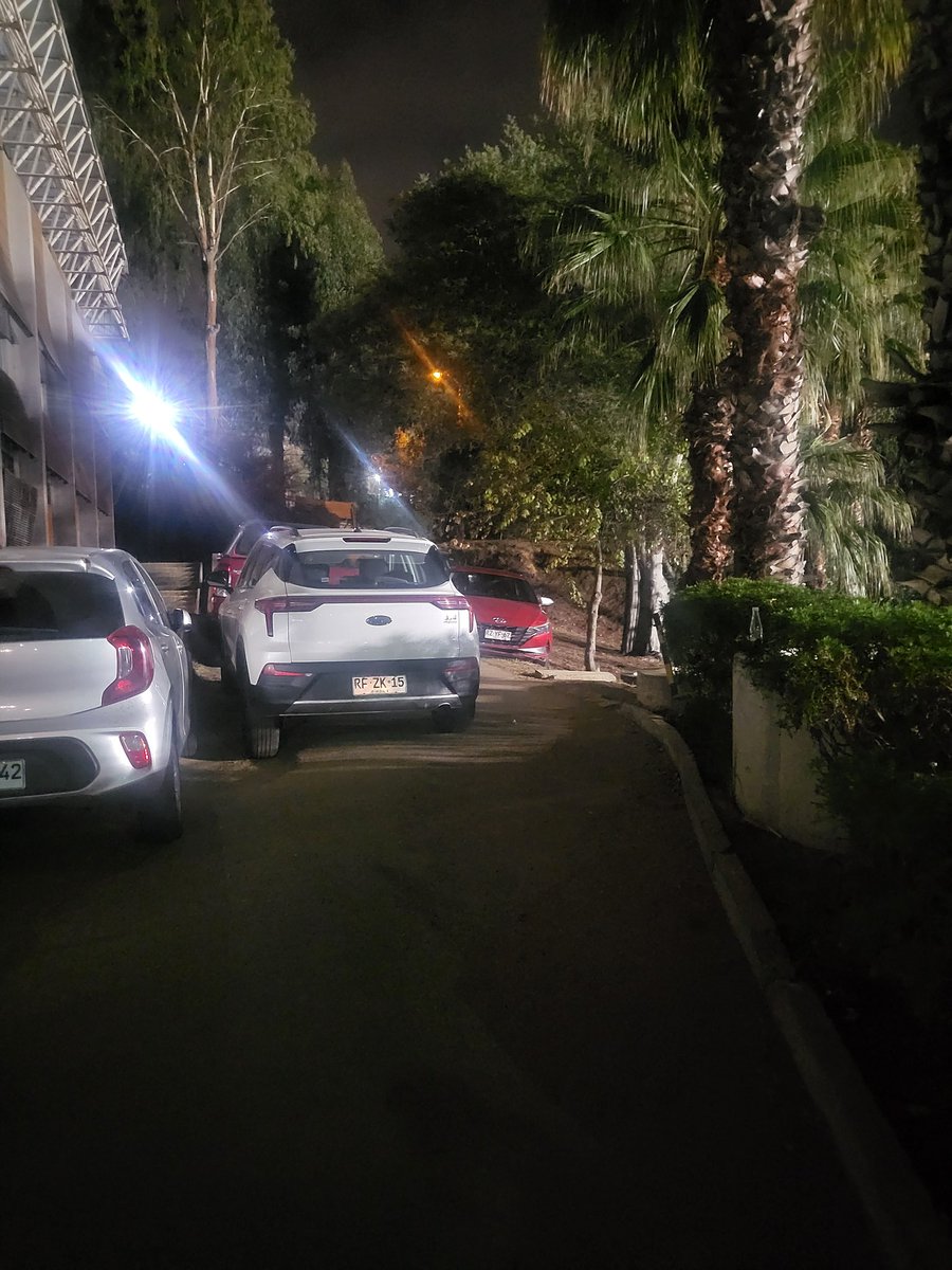 telodicelacony's tweet photo. Por partido en el  estadio sausalito  más de 20 autos atrapados.  Por vehículos mal estacionados
@Carabdechile y seguridad ciudadana no hicieron nada, hoy al parecer la ley no corre. Una vergüenza.  @AlertaNoticiasV @sitiodelsuceso https://t.co/kDiXw1OIVL