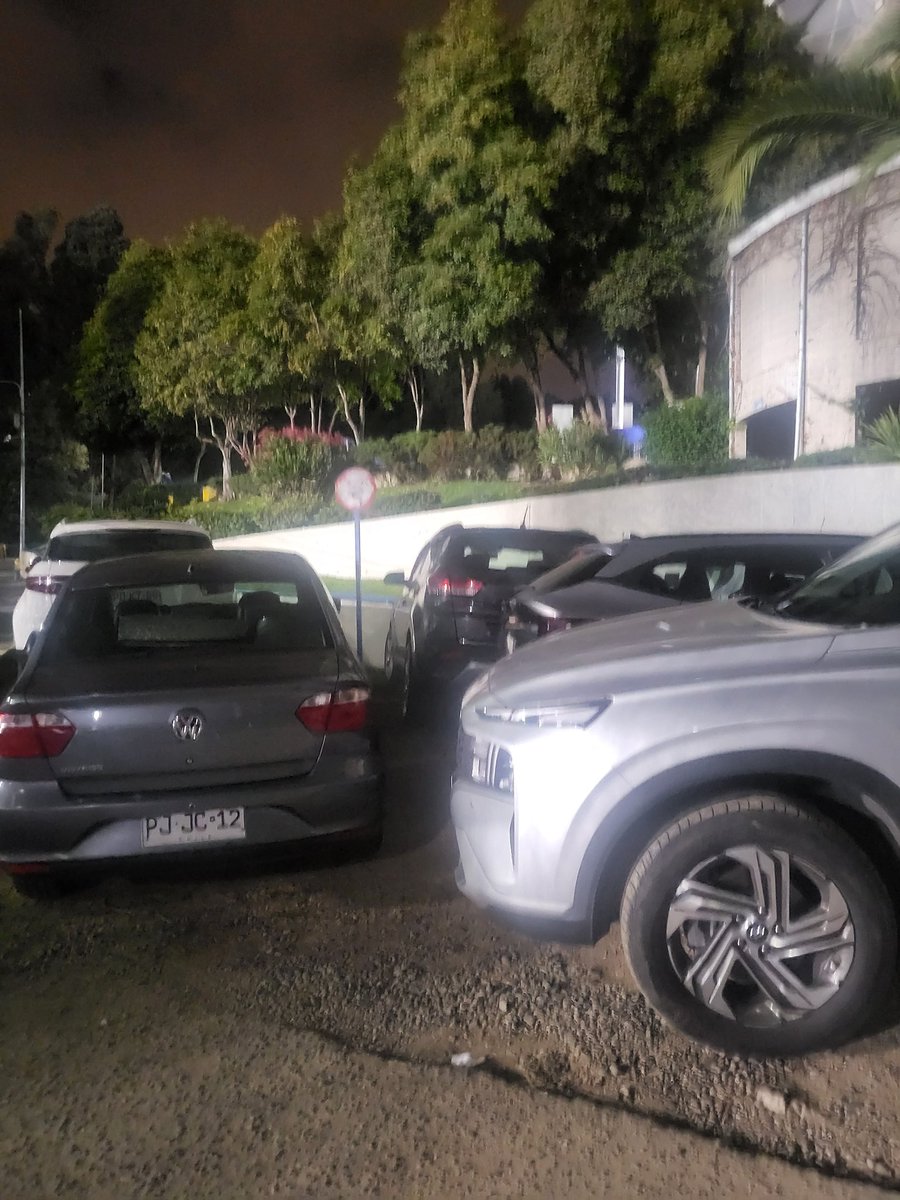 telodicelacony's tweet photo. Por partido en el  estadio sausalito  más de 20 autos atrapados.  Por vehículos mal estacionados
@Carabdechile y seguridad ciudadana no hicieron nada, hoy al parecer la ley no corre. Una vergüenza.  @AlertaNoticiasV @sitiodelsuceso https://t.co/kDiXw1OIVL