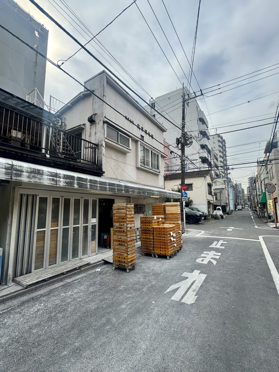 ramen_samurai0's tweet photo. おはよう御座います。

らーめんサムライ
11:00〜15:00(L.O.14:45)
17:00〜21:00(L.O.20:30)
オープンです！

皆様のご来店お待ちしております🍜

#らーめん　#ラーメン　#ラーメン好きなひとと繋がりたい　
#上野ラーメン　#浅草ラーメン　#入谷ラーメン　　
#らーめんサムライ 
#サムライイートイン https://t.co/jtjLOjCxYk