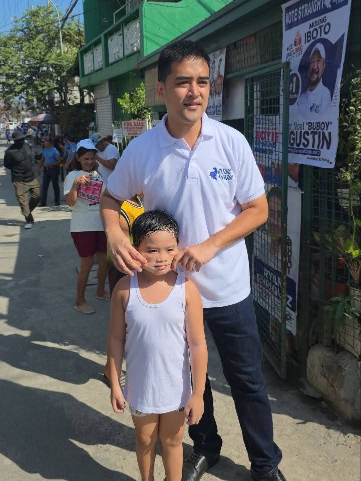 BroBearLive's tweet photo. Sabi ng nag-comment, 'di kurakot pero nangungurot.  #VicoSotto 

📷 Vico Sotto/FB page https://t.co/noWeJZP8x9