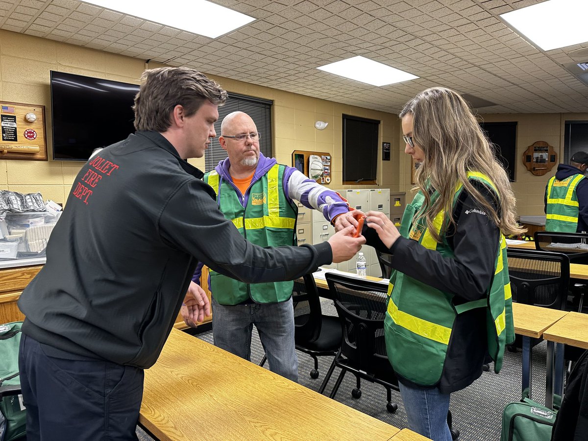 KaseyChronisTV's tweet image. FULL STORY TONIGHT AT 9:30 PM: In Joliet, a group of community volunteers are in training to become members of the city's newly established Community Emergency Response Team (CERT).
Soon, they will be equipped to take charge during emergencies citywide.