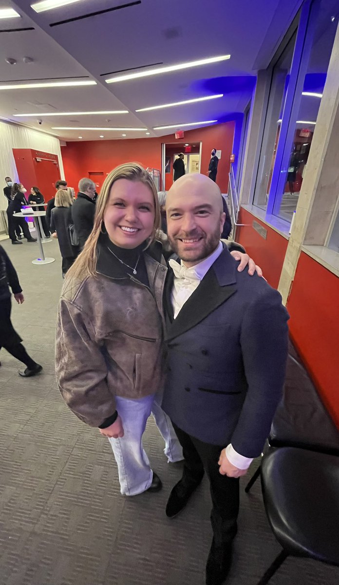 AGustafsson62's tweet photo. @JohnBrancy You were amazing tonight! Such a pleasure meeting you, thank you for sharing your talents (and for being an iconic anthem singer)! https://t.co/6HLoU9zSG5