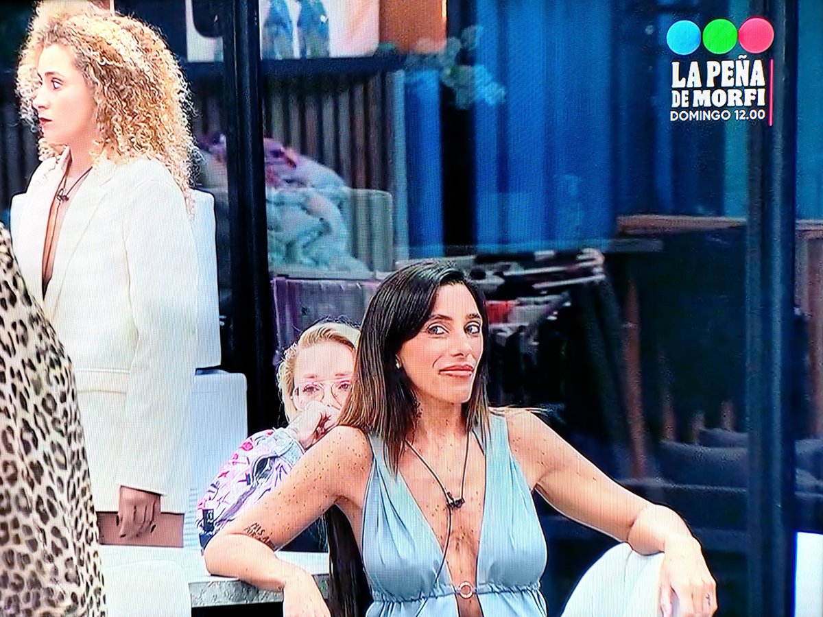 leorrodriguez23's tweet photo. CATALINA SE MOVIÓ.

Antes del Bicho miraba a la ventana, después terminó mirando a Selva.

SANCIÓN A CATA RATA, A PLACAAA

#GranHermano https://t.co/tcxsb0M1Ro