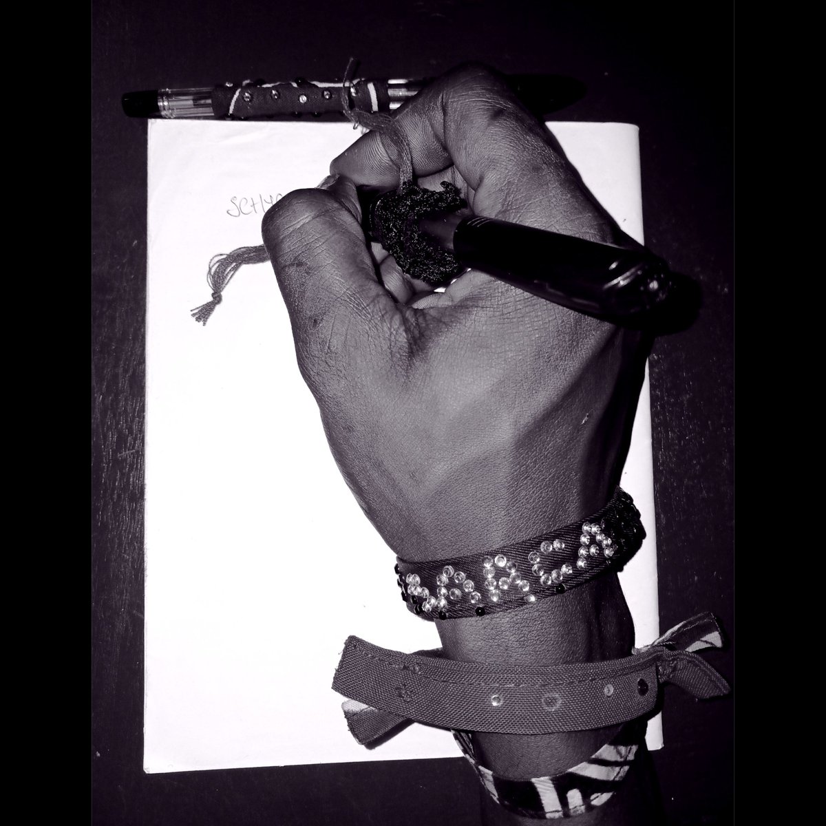 TichennyTC's tweet photo. FASHION THURSDAY 🧛🏿‍♂️✒⚫⚪🖼️✨

#fashionthursday
#blackandwhitepictures
#fashionpen
#vvmppen
#vvmp https://t.co/gENZNXz6Hf