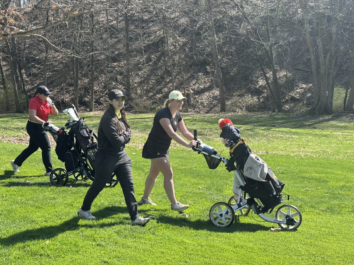 Celebrating Senior Weekend for <a href="/AllySiewert/">ally</a> and Maddie.  One last stroll down the 18th fairway <a href="/WoosterCC/">Wooster Country Club</a> for these Fighting Scots.  We will miss watching you play! 🥹 💛🖤💛