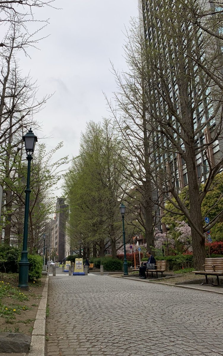 At3hrU's tweet photo. ⛅️ #nihombashi #hamacho ,#meijiza mae
#日本橋浜町 #明治座 #遊歩道 https://t.co/CGJpi9mK2G