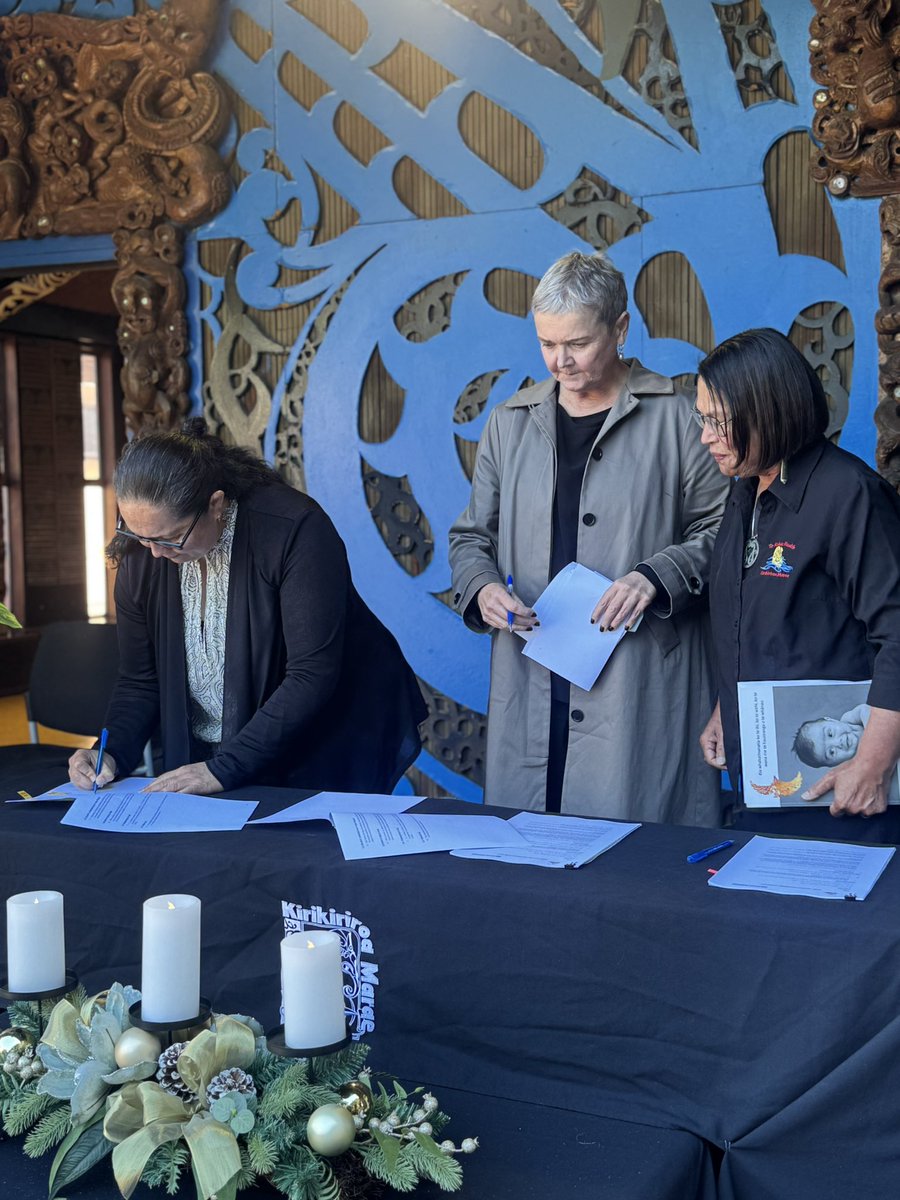 KohaoTe's tweet image. #SIGNING
“We have an opportunity to do something differently” @TeWhatuOra Deputy Chief Executive Te Manawa Taki region Cath Cronin at the signing with @KohaoTe live right now at Kirikiriroa Marae #DeclarationOfIntent #Kohtahitanga