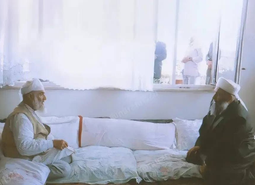 Bir kişi namaz kıldığı halde günah işliyorsa onun ki nasıl namazdır?
Günah işlemeyiniz namazın sevabı size yeter. 
Namazı terk edenin yemeği dahi insana zarar verir...

Şeyh Seyyid Muhammed Nurani hz. (k.s.a)