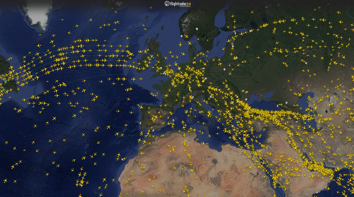 flightradar24's tweet photo. Early morning arrivals streaming into Europe from east and west. https://t.co/kCScmOzZRv