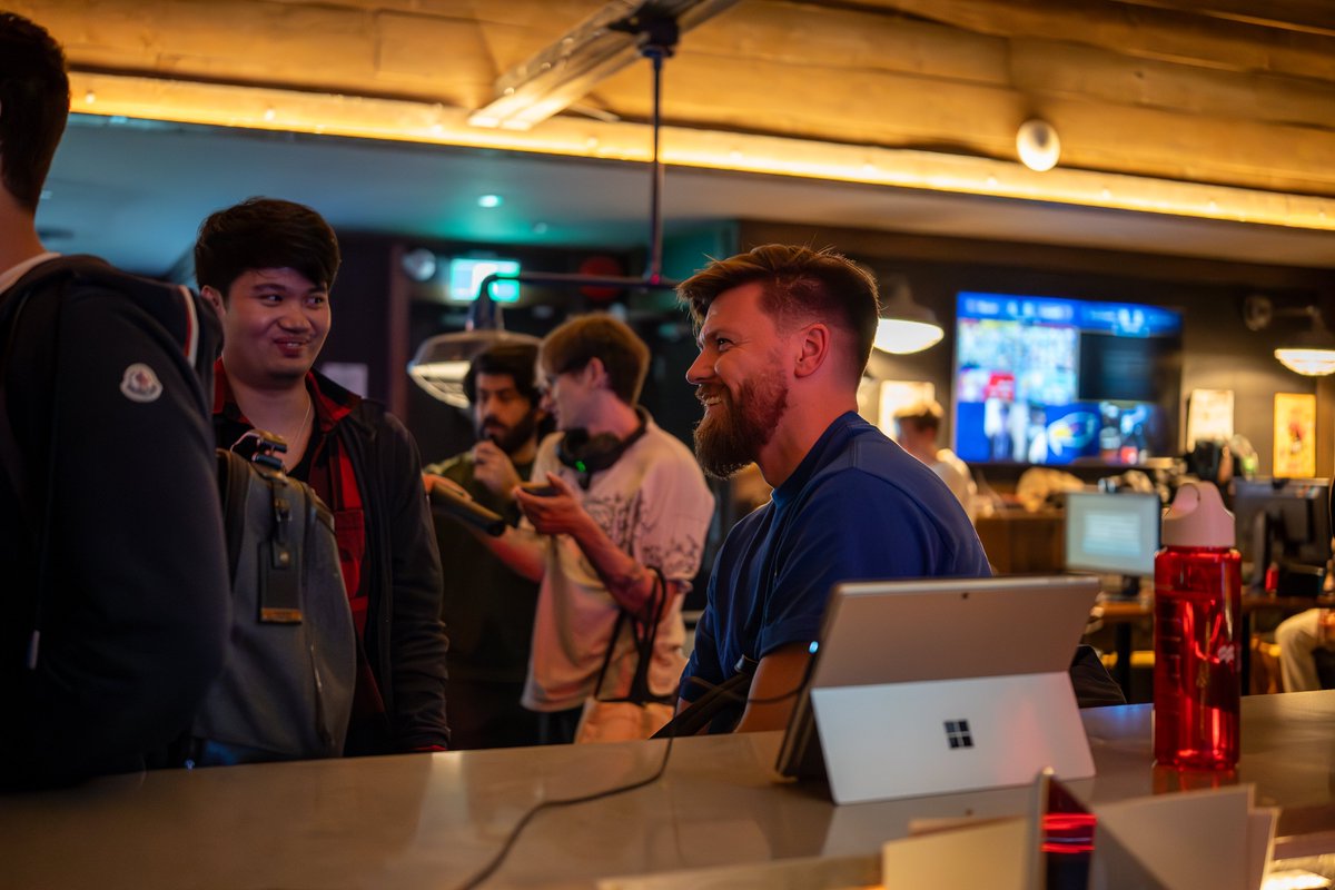 KONGMUNISM tweet media