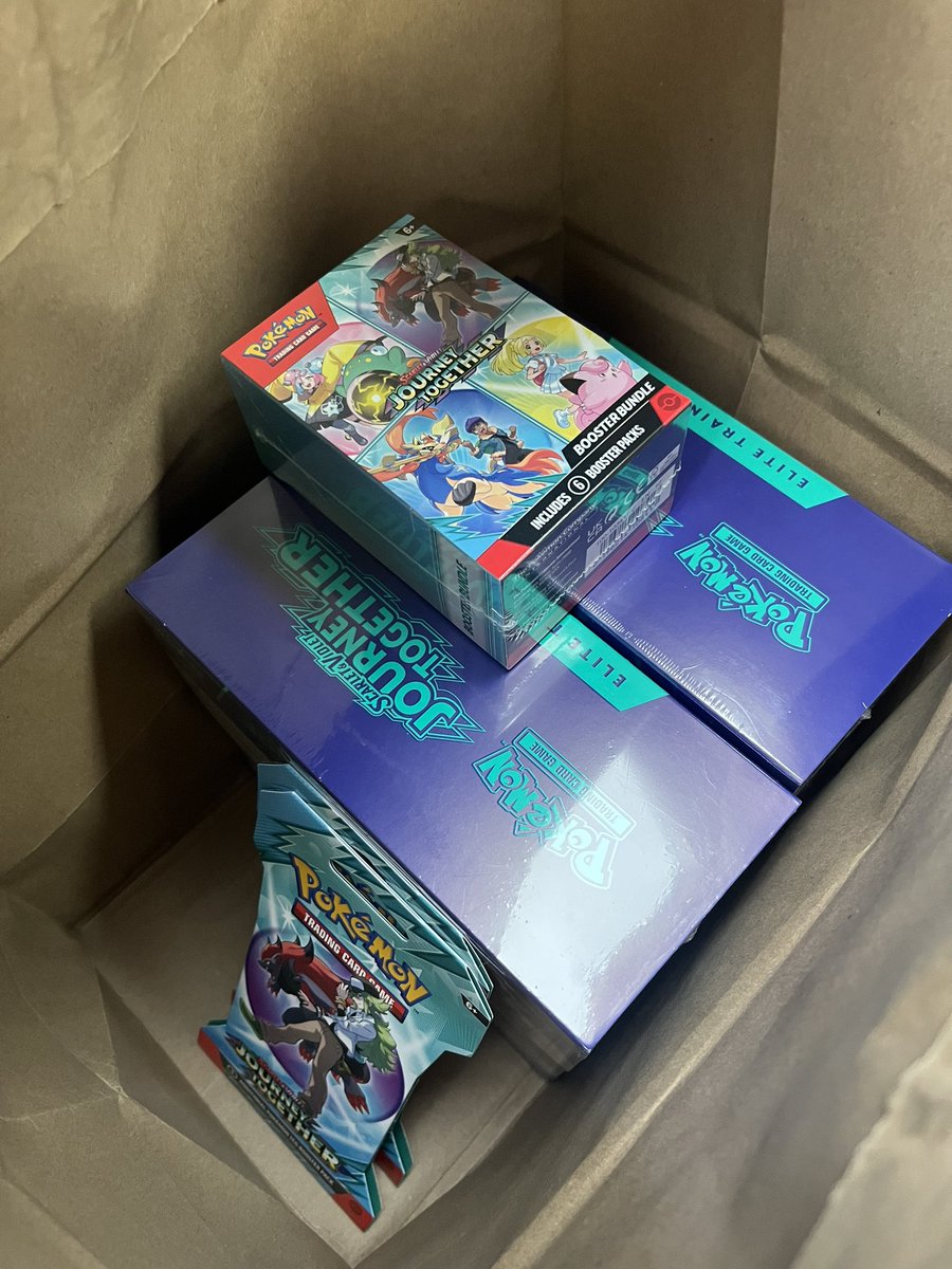 Thecandypro's tweet photo. @PokemonTCGDrops Beaverton Oregon Target on Sw Hillsdale Hwy,  went around 6:40ish pm right as they started to restock. They had a good amount of etbs , booster bundles , booster sleeves and a 3 pack blisters of other sets. https://t.co/xrLE0GnRd2