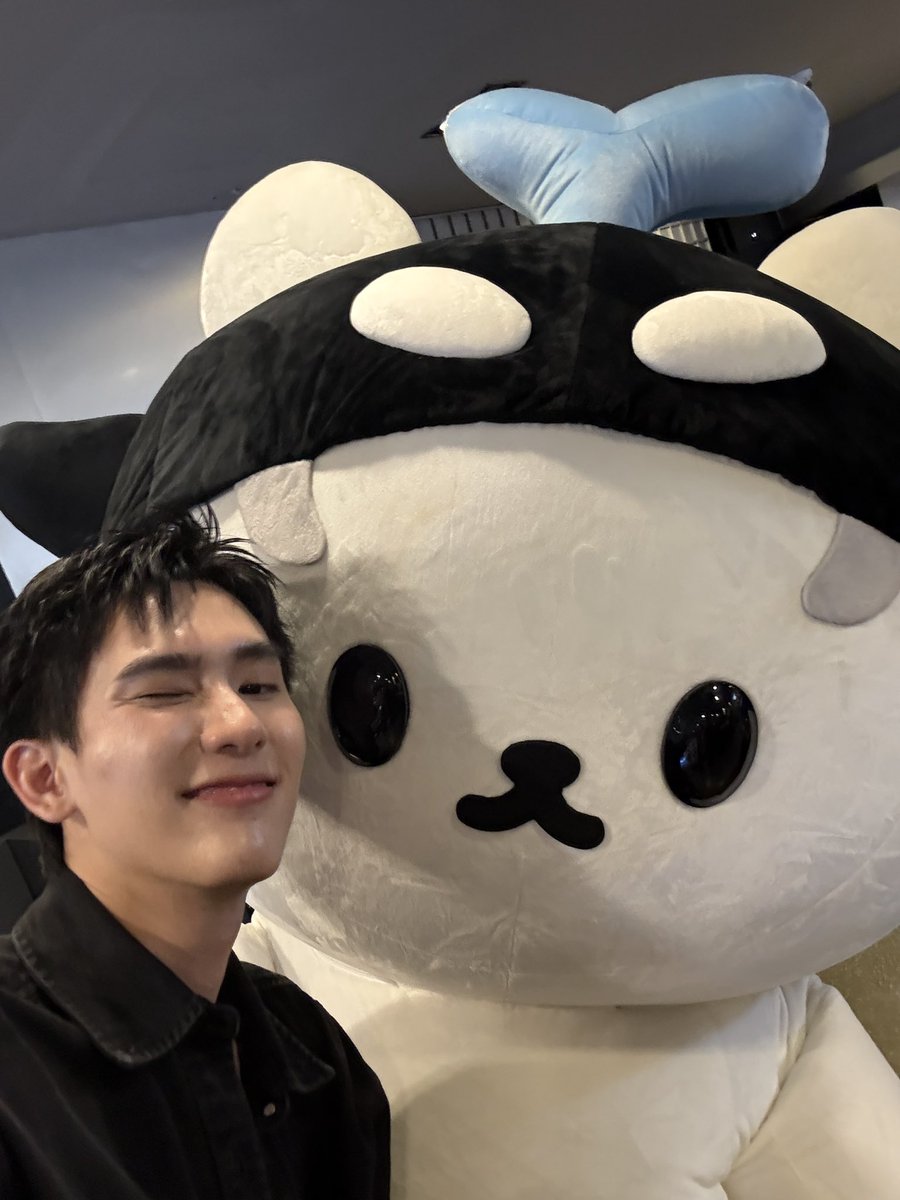 kasibook_ph's tweet photo. Guess who's envy on the last photo? 🍅🦊

#kasibook_
#ชาวบรรณา 
#LibraloveBook
#BookKasidet https://t.co/55kXk3d2X3