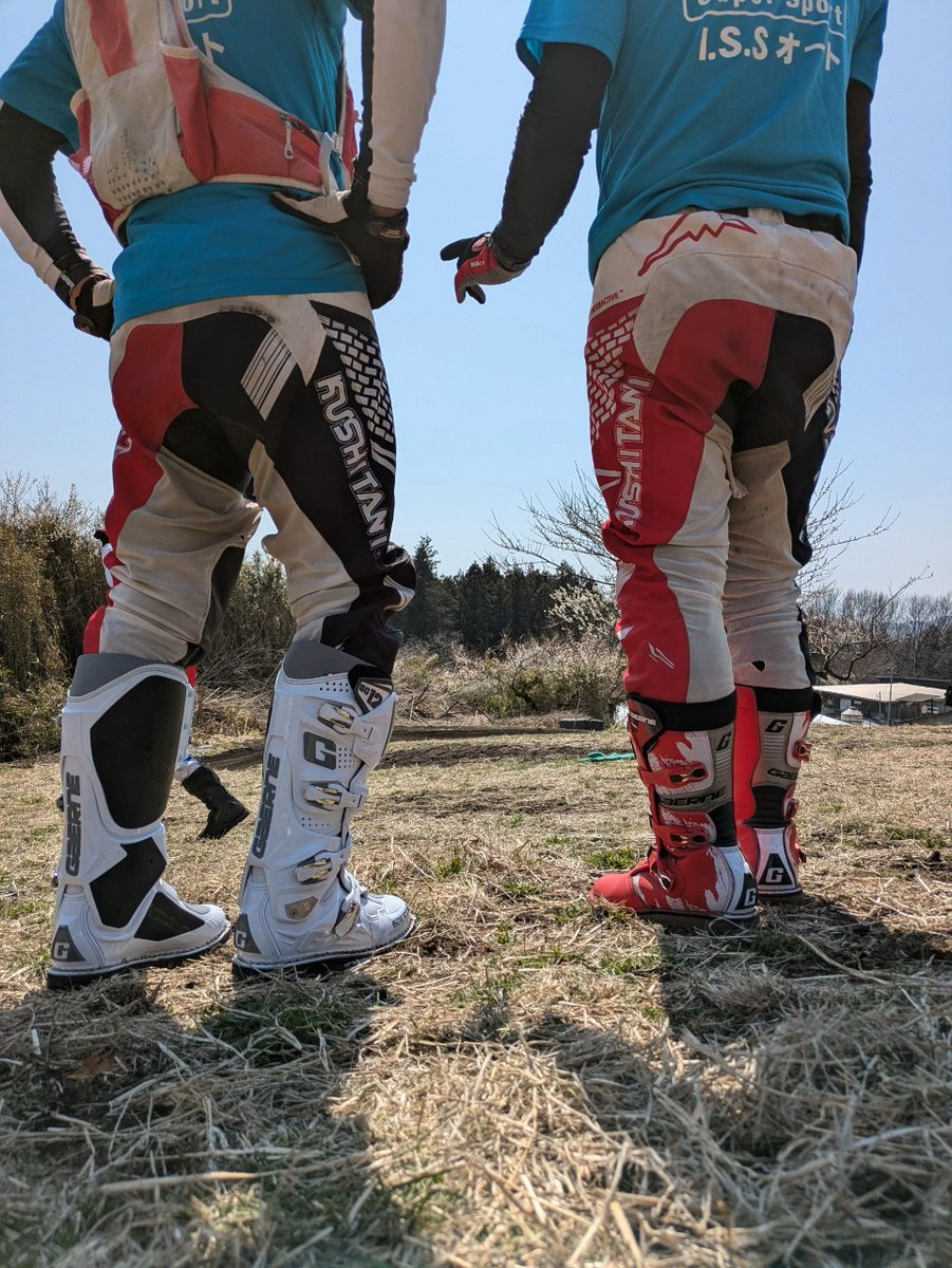 JapexL's tweet photo. 【ジャペックスの活動報告】

昨日できなかった事が今日できるようになっている！

楽しい時間の共有、成長を見守る喜び。大人も子供も、たくさんの人生の1ページが詰まっています。

ジャペックスはインストラクターの皆様を応援します。
https://t.co/sST2YQxkMk

＃ジャペックスインストラクターサポート
＃ライディングスクール
＃ガエルネ