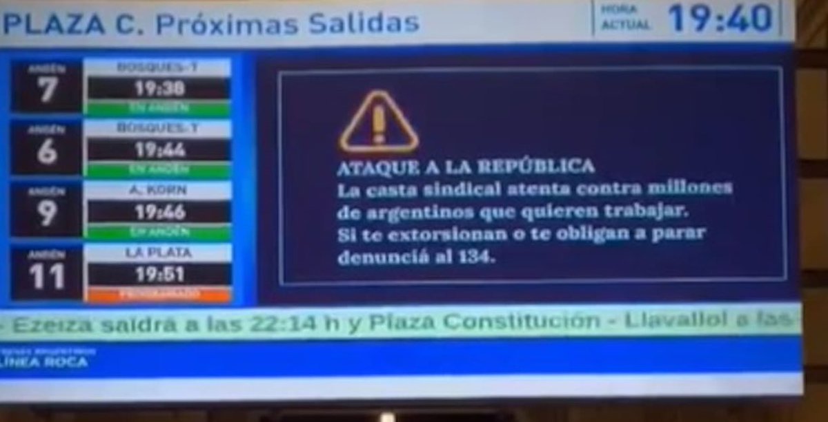 Solanopo's tweet photo. Otra vez el gobierno usa las estaciones de tren para amedrentar y amenazar a la población. Ahora califica el paro como un “ataque a la república” cuando el paro es un derecho constitucional. Es un gobierno de fachos. https://t.co/g0AeLkZwvq