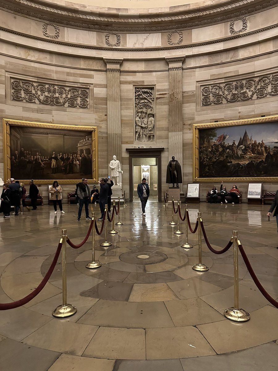 Thank you <a href="/RepJuanVargas/">Rep. Juan Vargas</a> and <a href="/carolkimSD/">Carol Kim</a> for having us on a great midnight tour of the capital. Lots of history and commentary by the gracious Juan Vargas (CA-52).