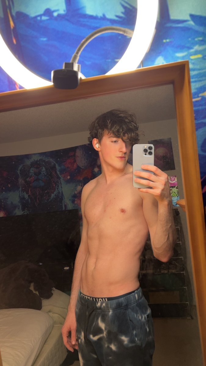 ShyTwinkGaymer's tweet photo. Time to work on that summer body https://t.co/5EknRs9J1Q