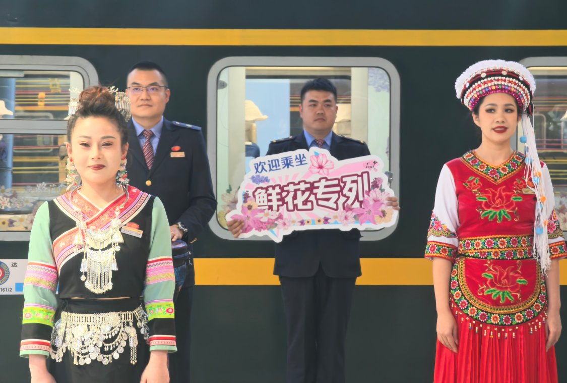 Amazing_Yunnan's tweet photo. Floral-themed train runs between Beijing, Kunming
Do you want to take it?
#FlowerTrain https://t.co/Q0mXgEyRoA