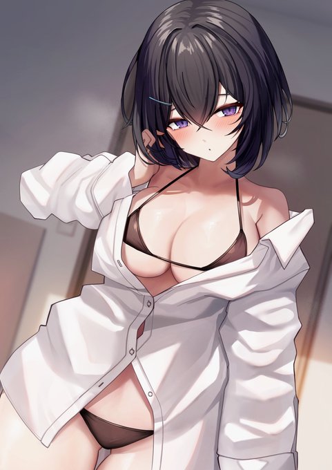 休日の朝に一緒に彼シャツ姿で過ごしてくれる幼馴染ちゃん 