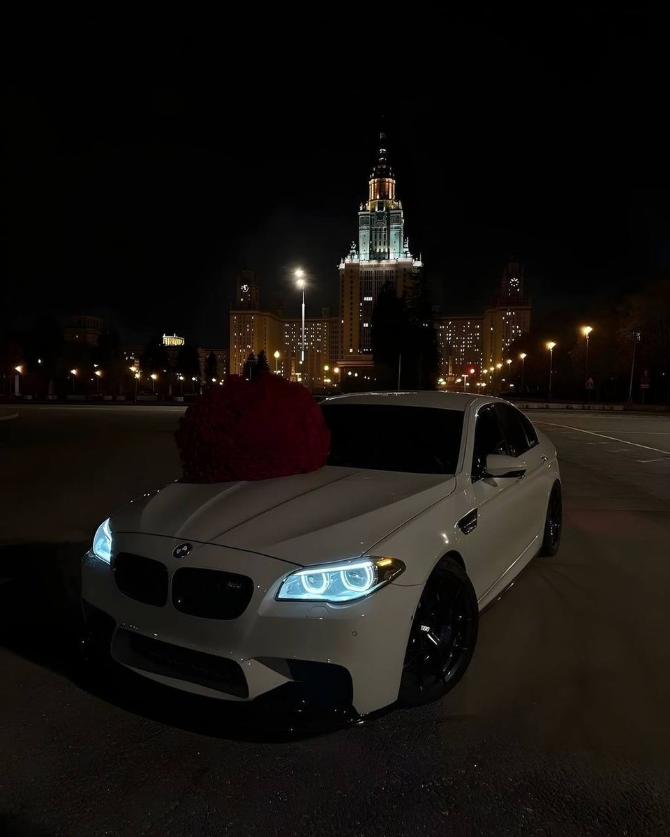 kiimmb0's tweet photo. "The open road is the greatest symbol of freedom."[ https://t.co/V4y68Hbeml