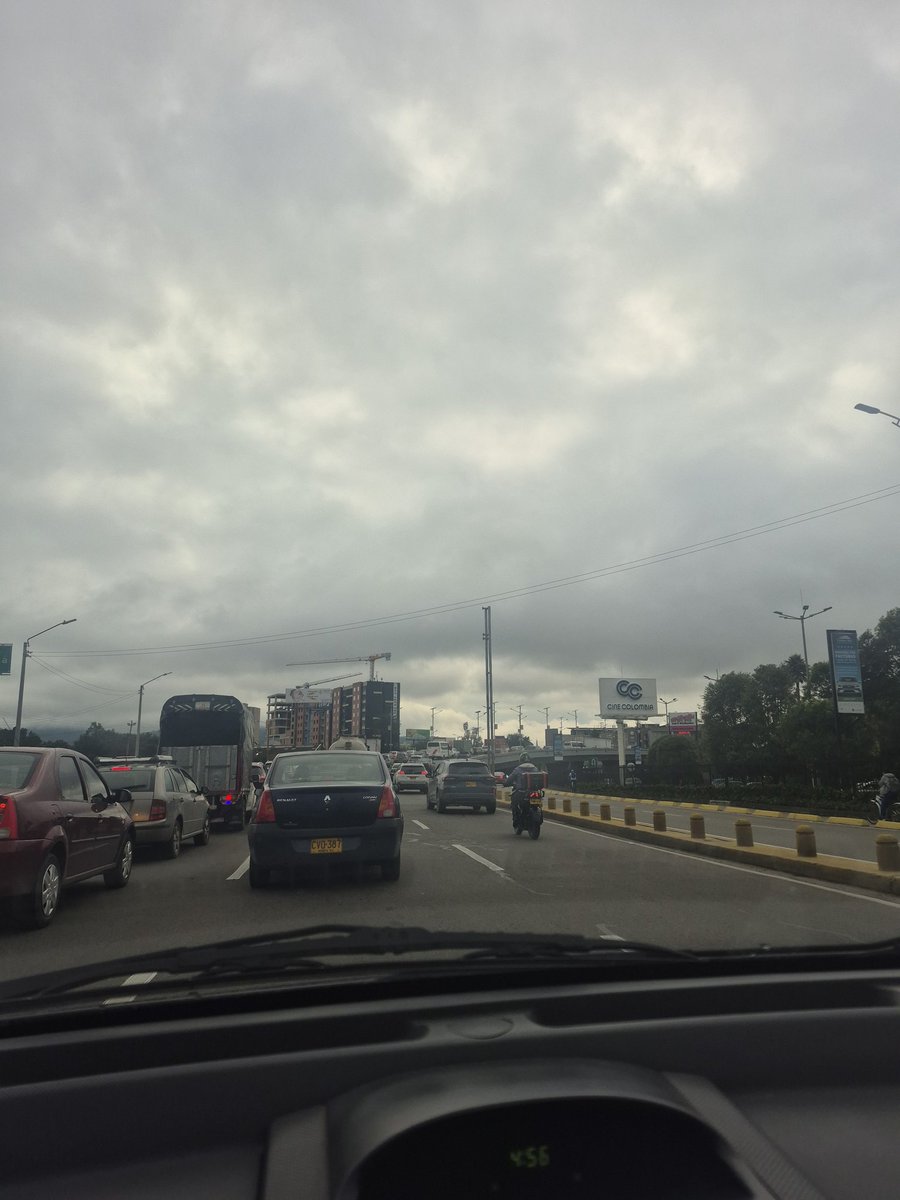 Alejandra3195's tweet photo. Ni llegando temprano a chia te salvas del trancón de entrada. @AlcaldiaChia  ¿por qué aun vemos camiones cisterna entrando a chia ? ¿Qué paso con la vía los Andes? https://t.co/GD7ZKf1lkj
