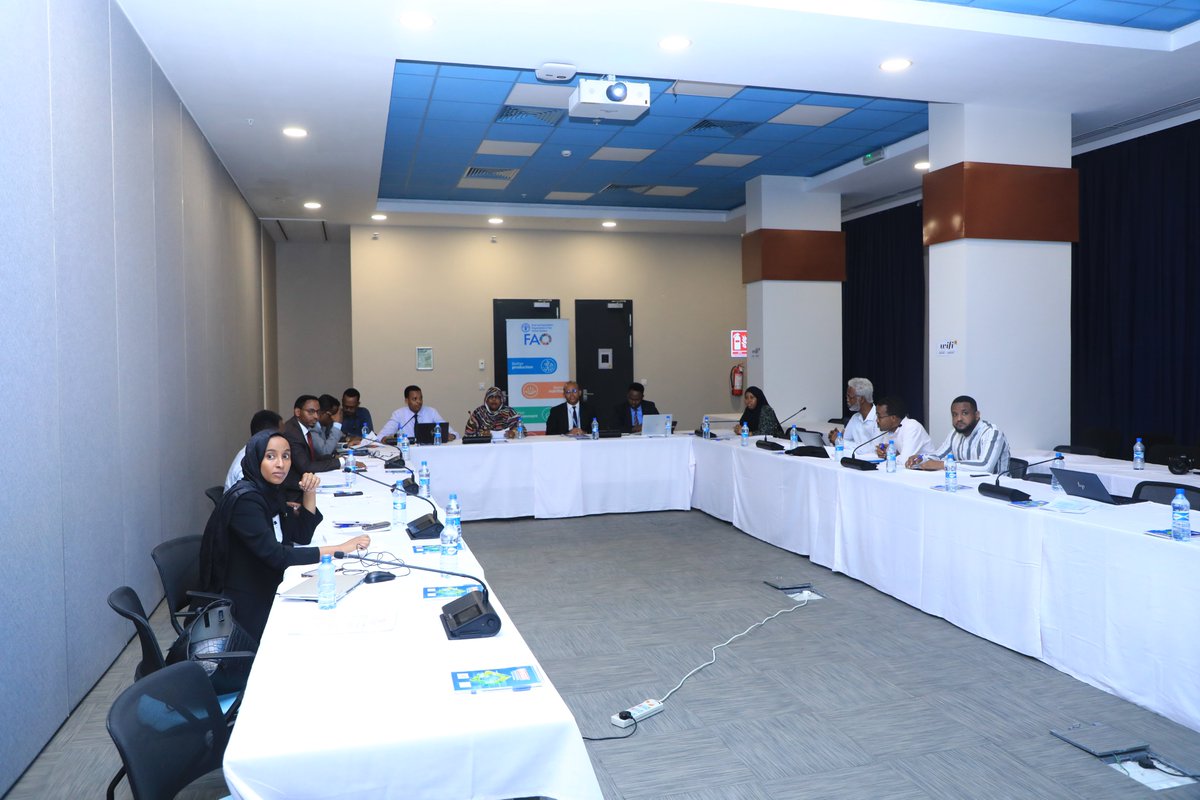 FAOSomalia's tweet photo. With support from @FAOSomalia, the Federal Government of Somalia, through @SomaliaMolsa, has inaugurated the #PSNP Taskforce! The task force will lead the design & delivery of a nationally owned Productive Safety Net Programme that builds resilience.
#SocialProtection https://t.co/nzEQjYR8i8