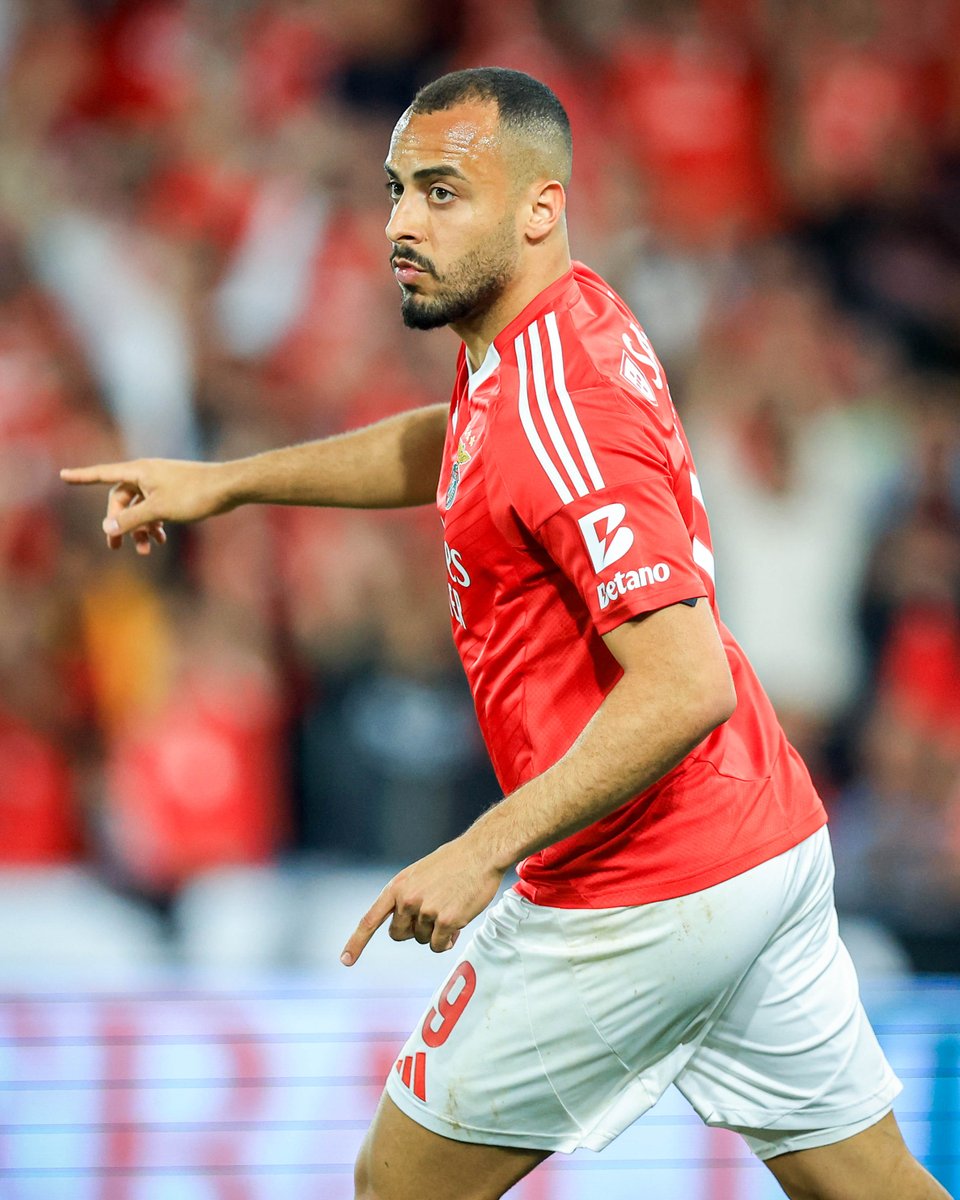 SLBenfica's tweet photo. 🦾🚀
#FCTSLB • #TaçadePortugal https://t.co/UQlgP1hD0f