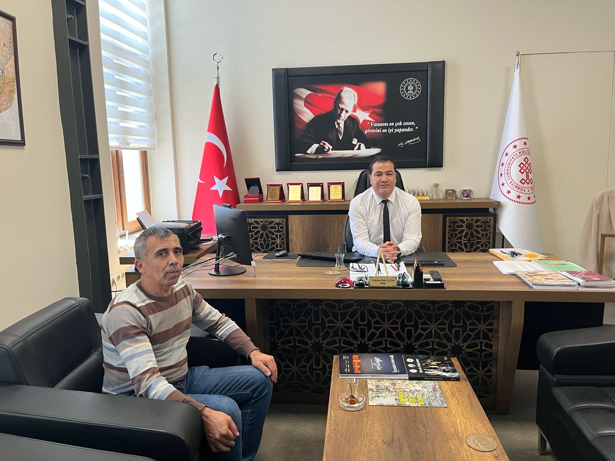 MUDURUMCOM's tweet photo. Tarsus Müzesi Müdürü Sayın Doğukan Bekir Alper'i makamında ziyaret ettik. İlçemizin tarihi kültürel zenginlikleri hakkında verdiği bilgiler ve misafirperverliğiden dolayı değerli müdürüme teşekkür ediyorum. https://t.co/tfrHsqbtUa