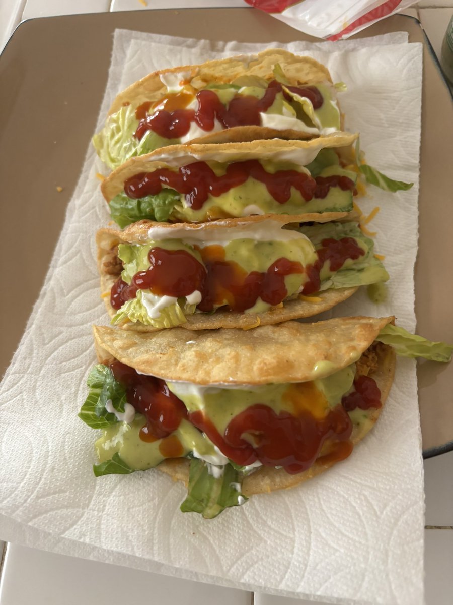 ChrissFRFR's tweet photo. Black people tacos >>> Mexican tacos https://t.co/6LEAPcwHrF