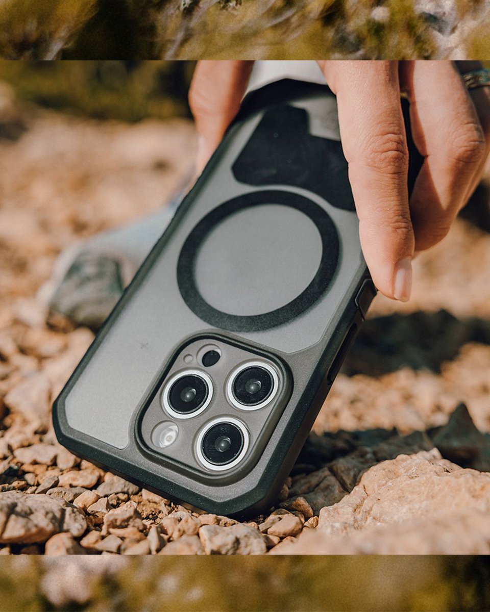 ItskinsWorld's tweet image. From the office to the outdoors, the ITSKINS Vault Frost case is built for every challenge. 🚀 Shockproof. MagSafe. Adventure-ready. #ITSKINS #TechProtection
