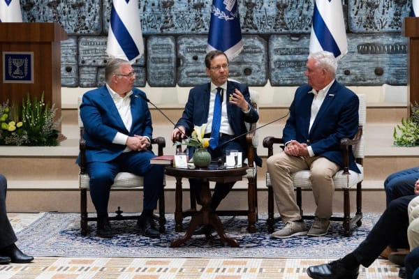 all_israel_news's tweet photo. Why were Evangelical leaders so impressed with Israeli President Herzog during our meeting on Monday? Here’s what they told me https://t.co/uuoXVBBKcx
#Israel #IsaacHerzog #EvangelicalLeaders #AmericanPastors #Jerusalem #MiddleEastRelations #ChristianCommunity @JoelCRosenberg https://t.co/f5Pzah85Zg