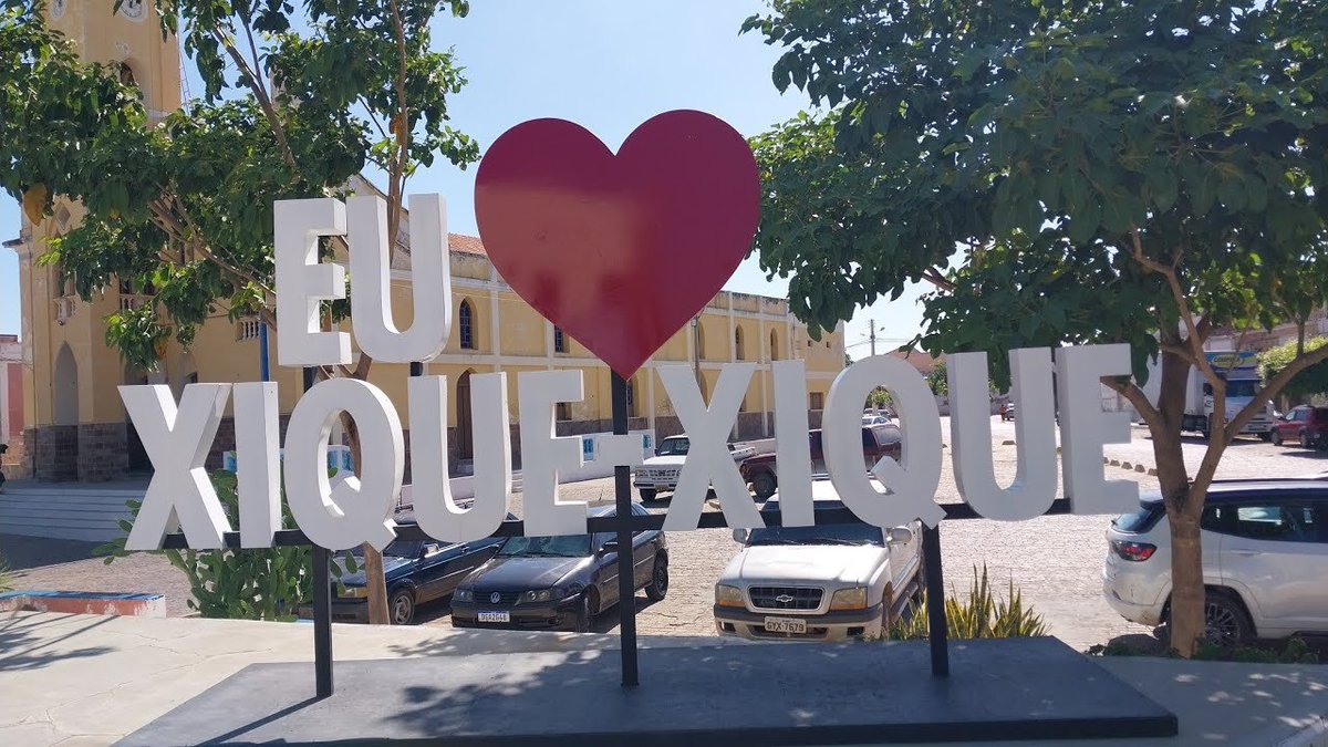 como eh morar em xique xique bahia
por alguem nascida e criada aqui

fazendo isso pq td mundo faz meme da minha cidade o tempo td.